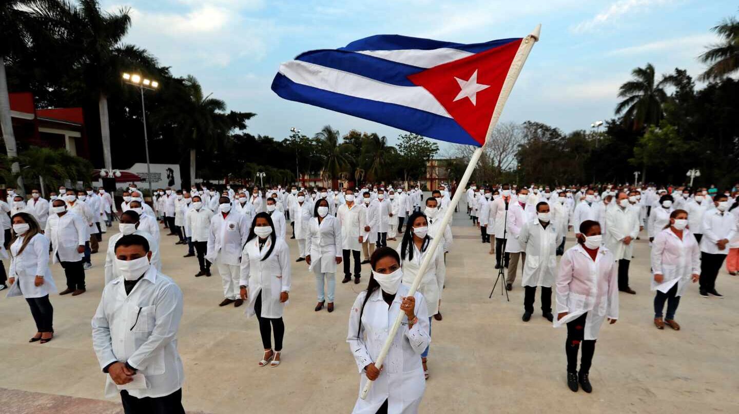 Médicos cubanos