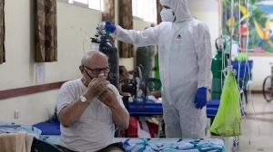 Paciente con COVID-29 asistido de oxígeno en Hospital Regional Iquitos